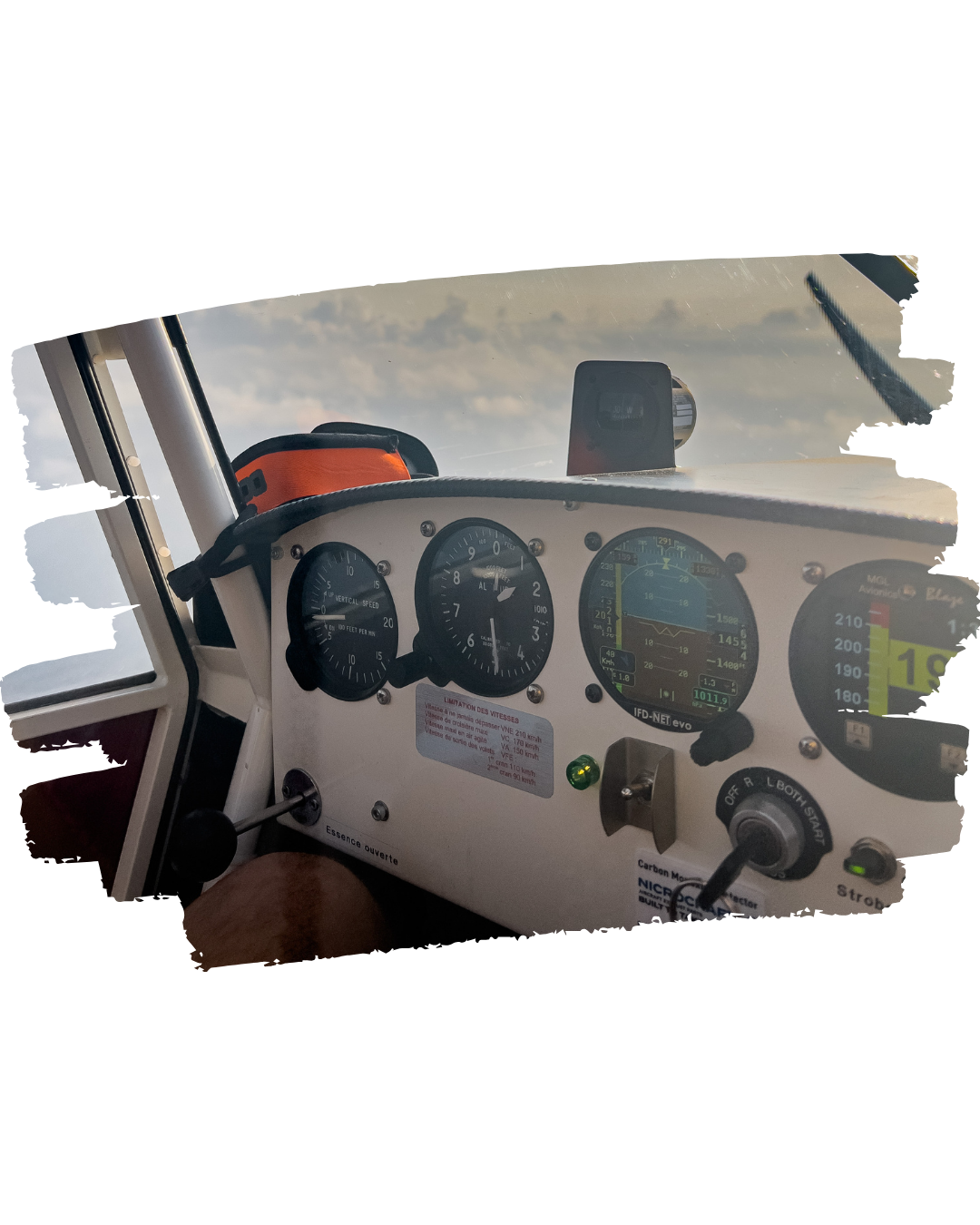 Cockpit ULM à toulon - Baptême et initiation au pilotage avec un instructeur